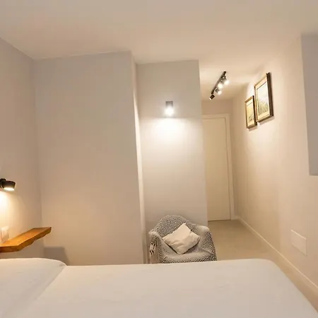 Casa Elena E Sul Di Garda Отель типа 