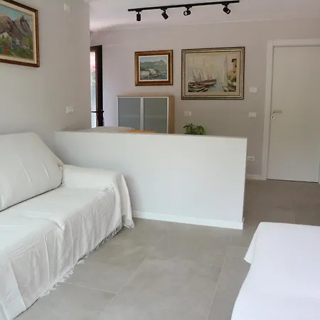Casa Elena E Sul Di Garda Отель типа 